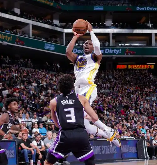 28分6板库明加又成得分王勇士15分大逆转,库里保罗乐开花