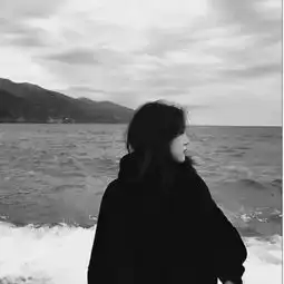 简约的黑白头像2018女生高冷生活太甜了所以总爱自讨苦吃