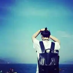 情侣头像蓝色背影一对一个人两张急急急谢了