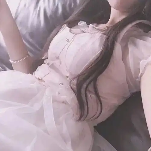 真人头像女侧脸半身