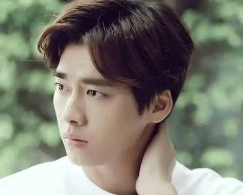 历史上的今天,一个叫李贺的明星出生了