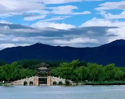 冷涡蓝霸屏北京天空午后将有分散雷雨短时大风