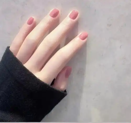 最适合春季的美甲来了选对颜色是关键,显白又时髦