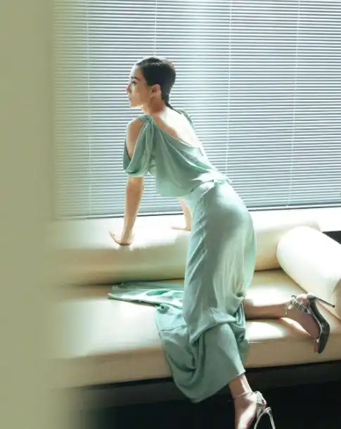 她被称为小宋佳,有颜值有演技,是千万人心中的女神