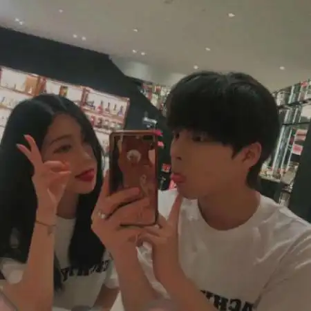 抖音最火情侣头像一左一右,回忆爱情停在昨天