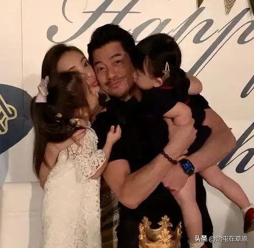 57岁郭富城为小22岁老婆庆生,他看起来比娇妻还时尚年轻