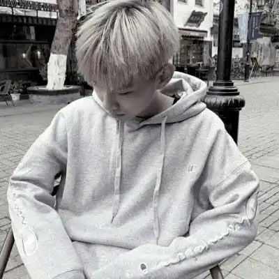 男生头像可爱呆萌真人碎了一地的爱情专一