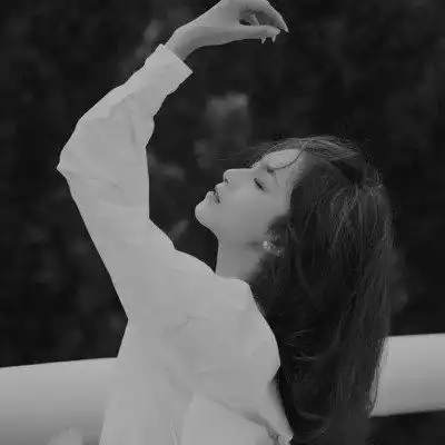 黑白头像女唯美高清图片