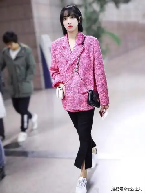 冬季少女心的粉色穿搭,明媚动人又减龄,简直太美了