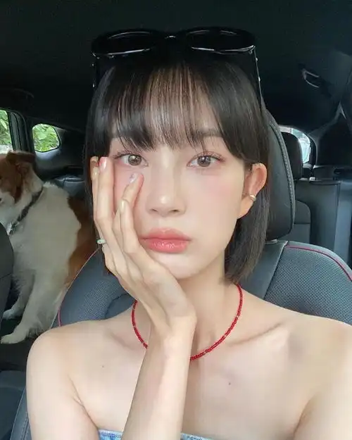 日韩系短发女生既甜美也冷酷,少年感满满