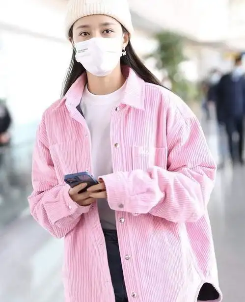 沈梦辰的机场穿搭,时尚又高级,真是见过大场面的女人