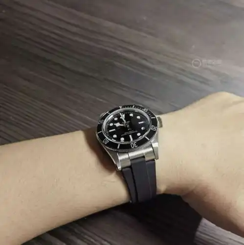 近期的首发表款汇总来咯,第一只就被震撼到