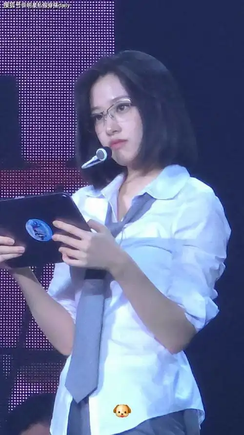 安宥真的麻辣女教师造型半框眼镜衬衫和领带原来这样搭这么帅