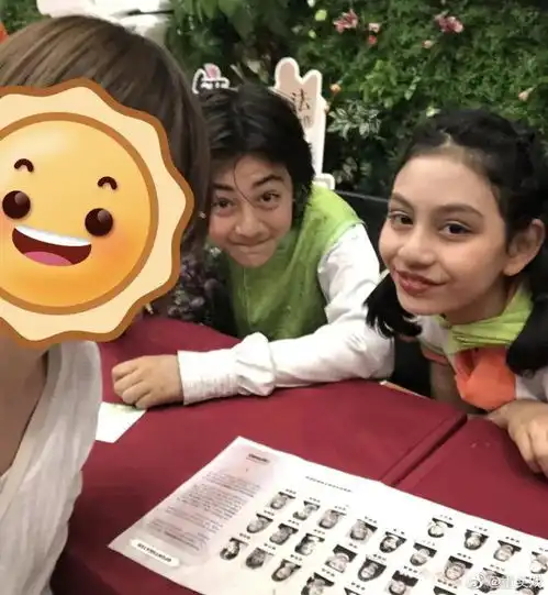 刘烨儿女被偶遇,13岁诺一颜值下滑发福明显,11岁霓娜变漂亮