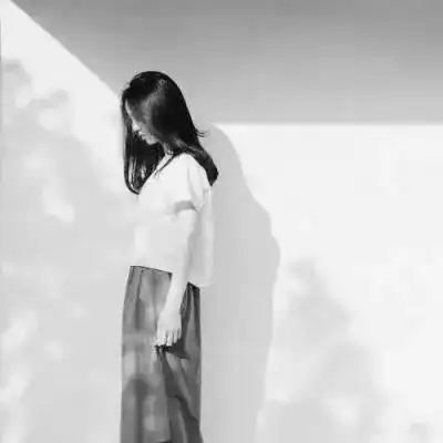 白色系头像女生高级感伤