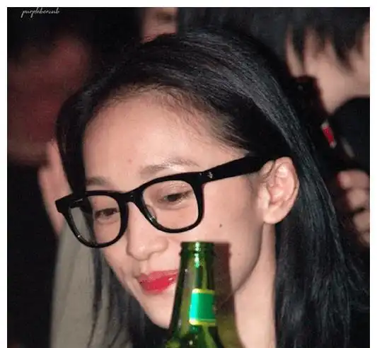 周迅头像戴眼镜