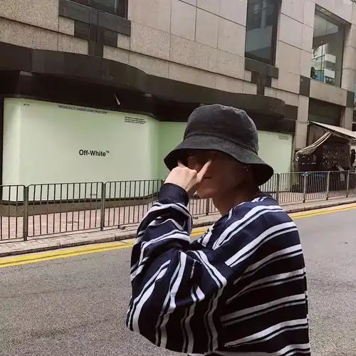 头像壁纸水深不语,人稳不言