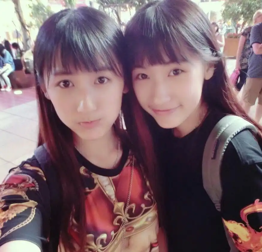 红色系姐妹头像双胞胎姐
