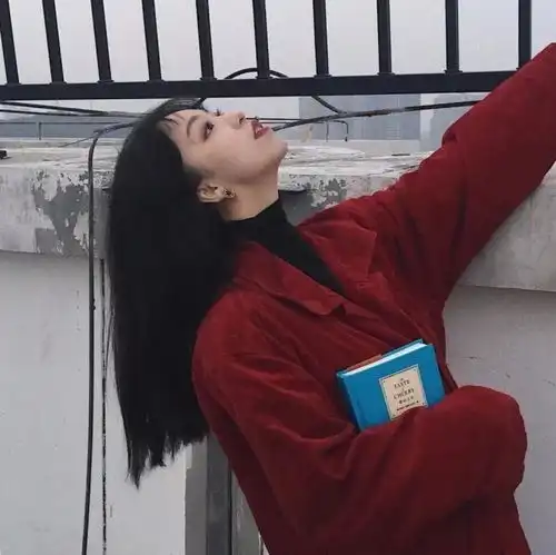 粉红色系的小女孩头像