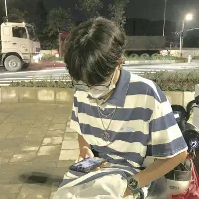 江浔新一波男头孤独的人总是晚男生头像我要个性网