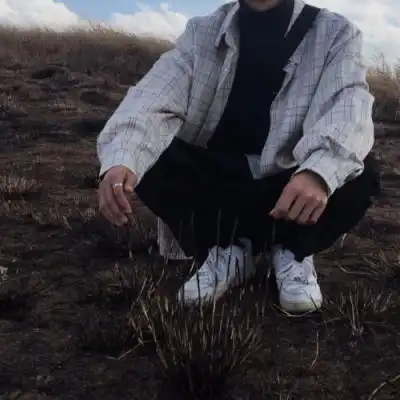 2023简约干净男生头像