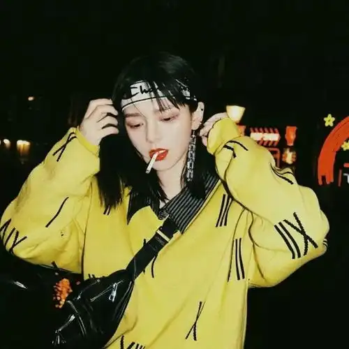 黄色女生头像