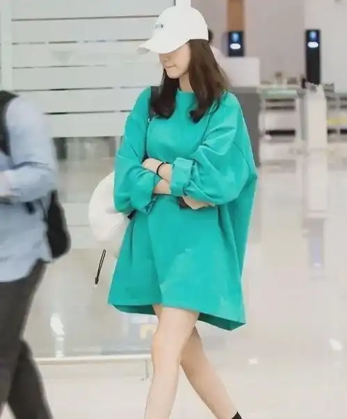 林允儿不愧是女神,衣品真是无敌了,年近三十依然是初恋脸