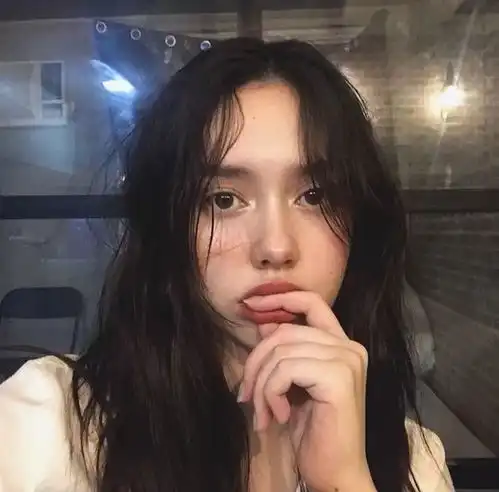 ins头像好像每天的快乐都有个限额