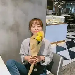 小姐姐头像一杯草莓牛奶的甜度约等于十,你等于十杯草莓牛奶