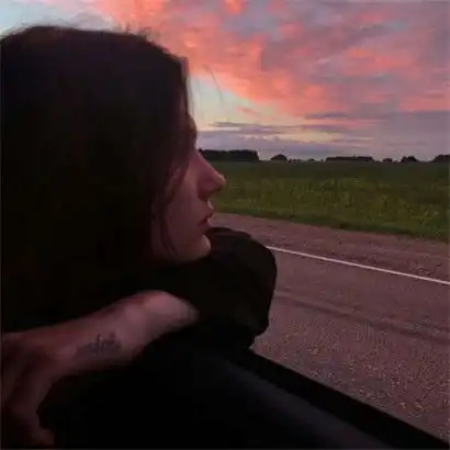 分手伤心的qq头像女生,被情绪反复折磨的女生