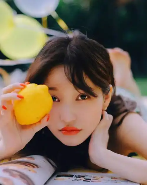 十八岁的天空35岁蓝菲琳晒近照,笑容脸部僵硬,精修难掩皱纹