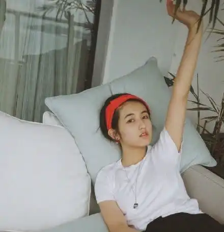 国民妹妹张子枫的日系穿搭,简单舒适的文艺少女,初恋脸太美好了