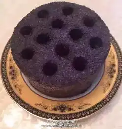 黑暗料理界又出奇葩美食煤球蛋糕走红网络