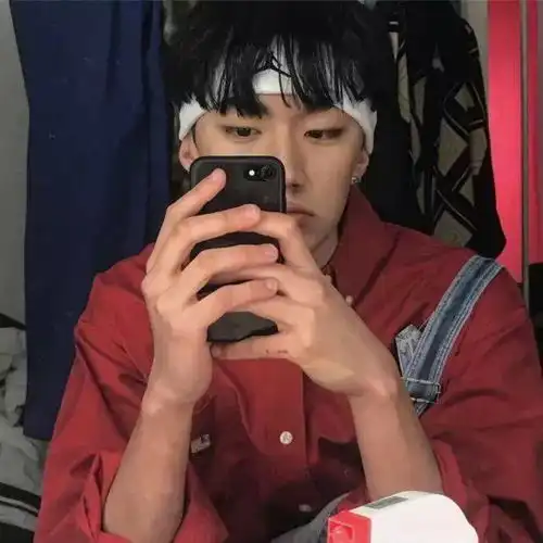 头像这个星球偶尔脆弱而我也偶尔想与你沉没