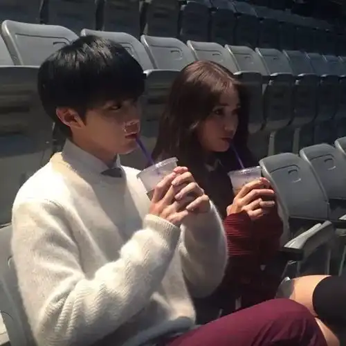 今日份头像有时候,你关注一个人久了,你就觉得,这个人是你的了