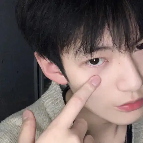 黑系男生头像真人图文大