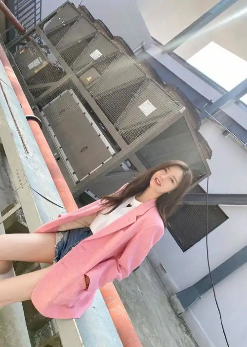 沈梦辰九宫格写真示范教学,针织小开衫配高腰直筒裤,身材更让人羡慕