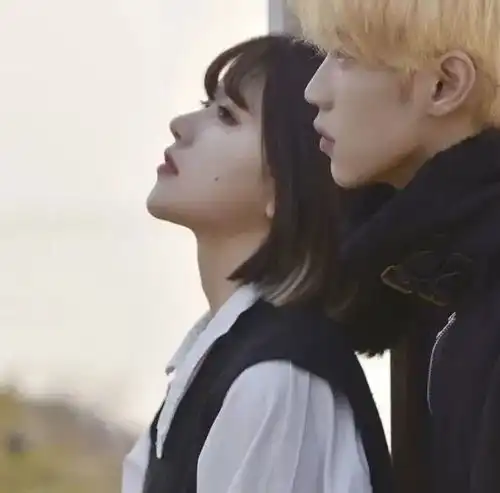 一组情深意浓的情侣头像呀