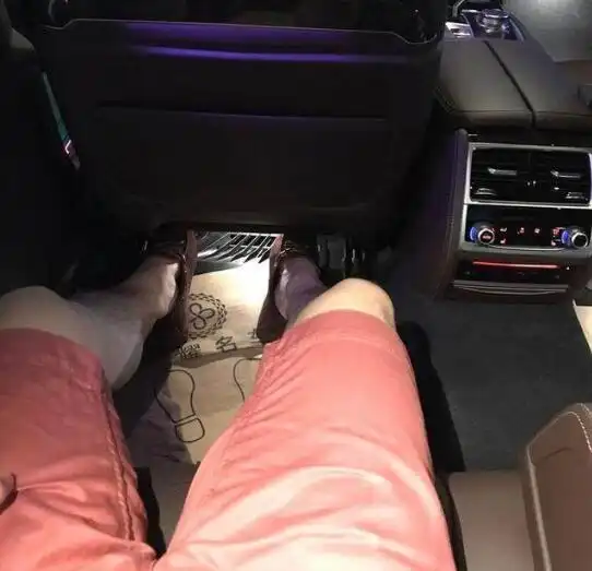 粉红色系头像女生宝马7