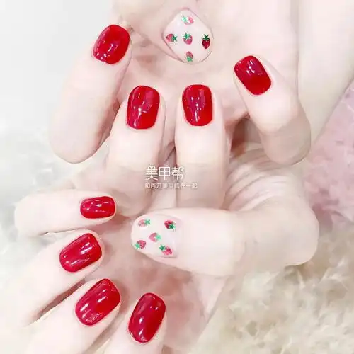 过年做韩系红色美甲,很潮