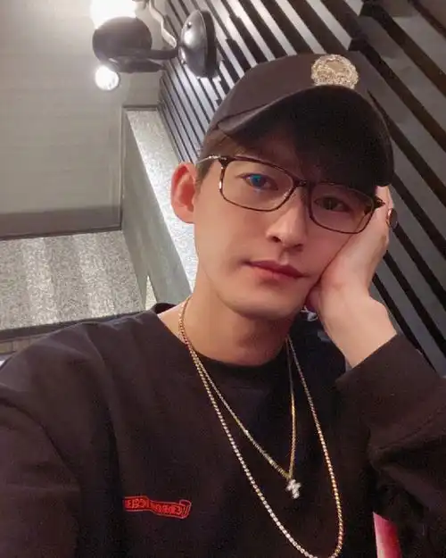 前夫张恒想和郑爽撕到底胡彦斌回踩她好几回,网友张翰才是最佳前男友