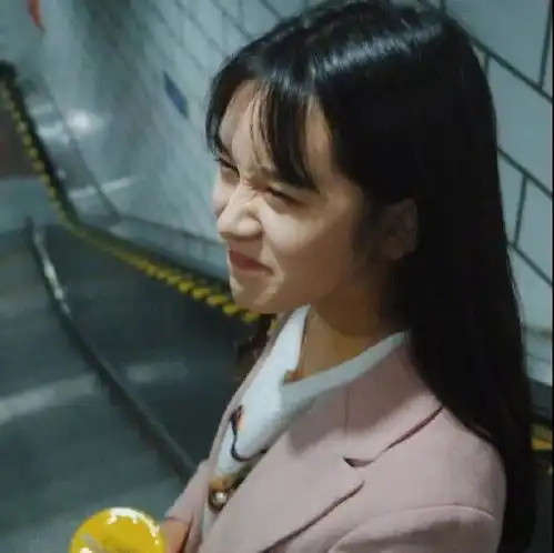 女生真人头像,全程陪跑,几年白费