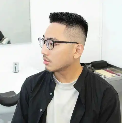 40岁男人别剪幼稚发型,这3款造型硬朗帅气,尽显熟男魅力