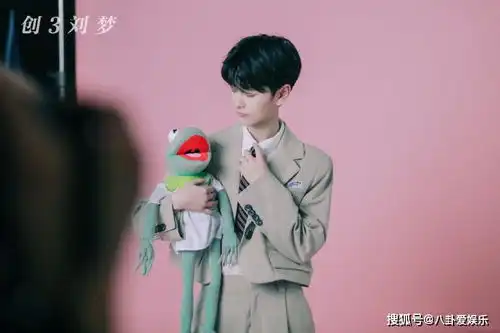 创造营2020拍摄节奏紧凑,学员定妆照曝光,谢安然的表情亮了