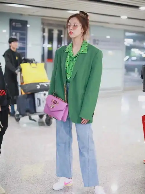 宋妍霏放过我的钱包吧烂大街的爆款都能穿出新风格,实在太圈粉