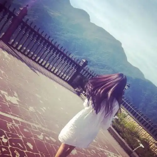 黑色系女生头像个性背影