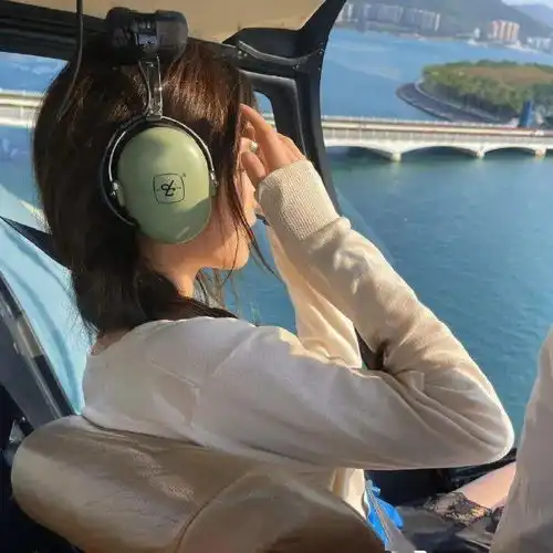 头像人间日月可爱俗常