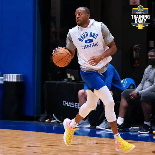 nba季前赛免费直播勇士vs开拓者,库里再度携手伊戈达拉出战