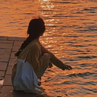 丧系小众头像面向大海真