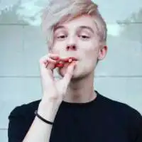 抽烟的样子很有型,很陶罪霸气男生颓废抽烟头像,烟这东西少抽